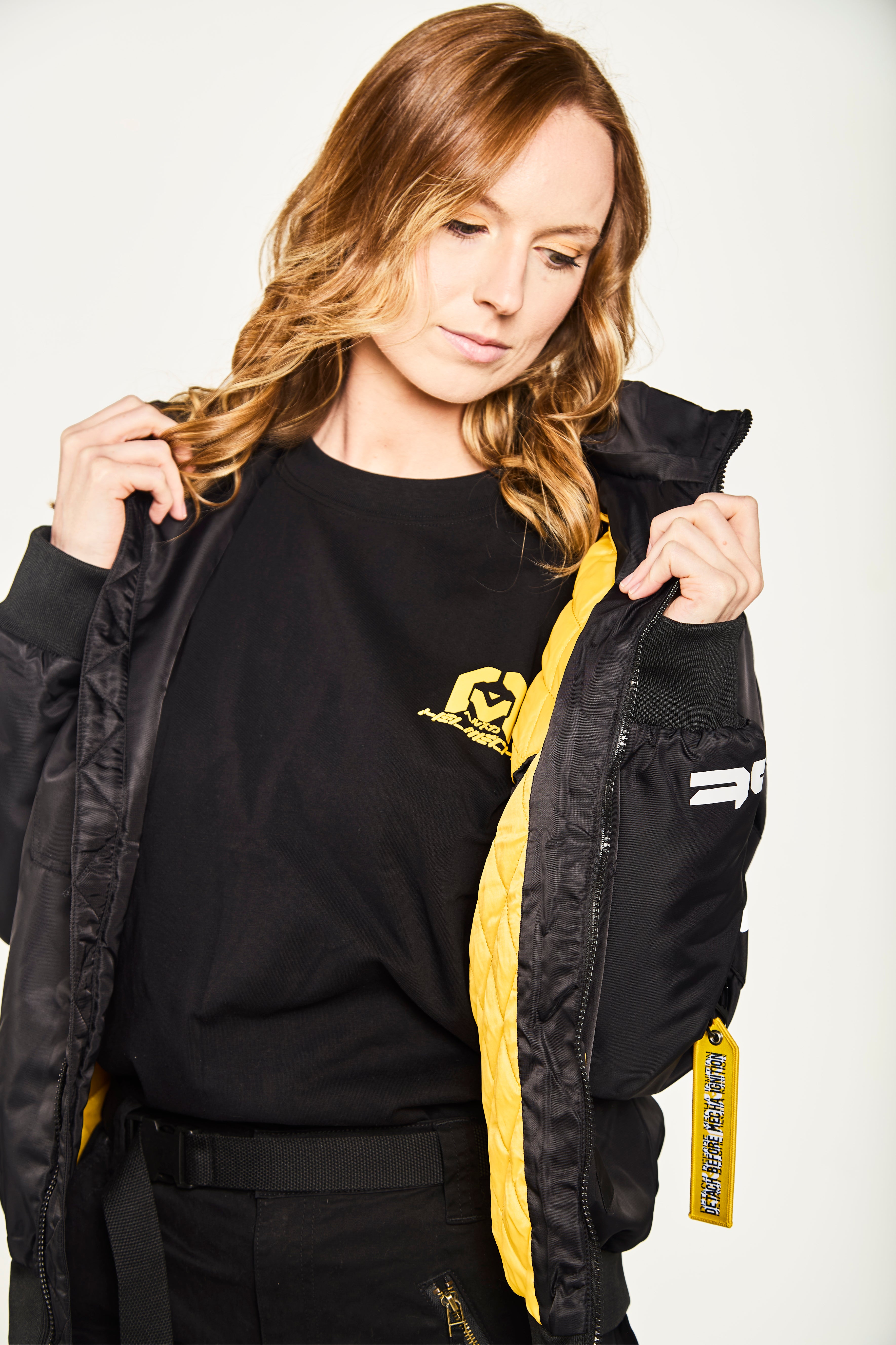 PILOT APEX-BOMBER – HELMECHA