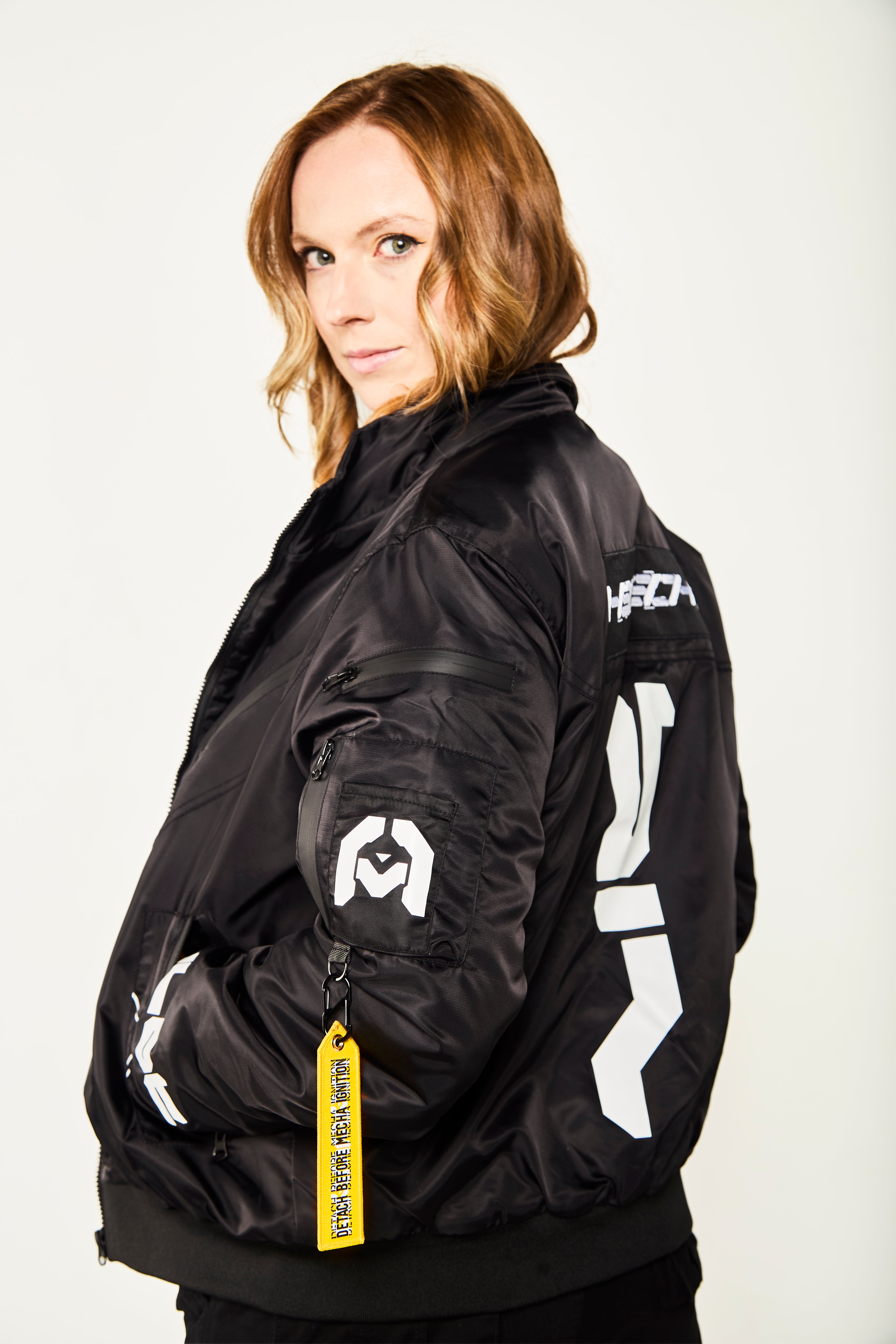 PILOT APEX-BOMBER – HELMECHA